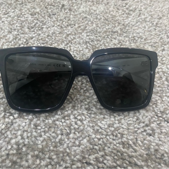 Prada sunglasses - Picture 8 of 10